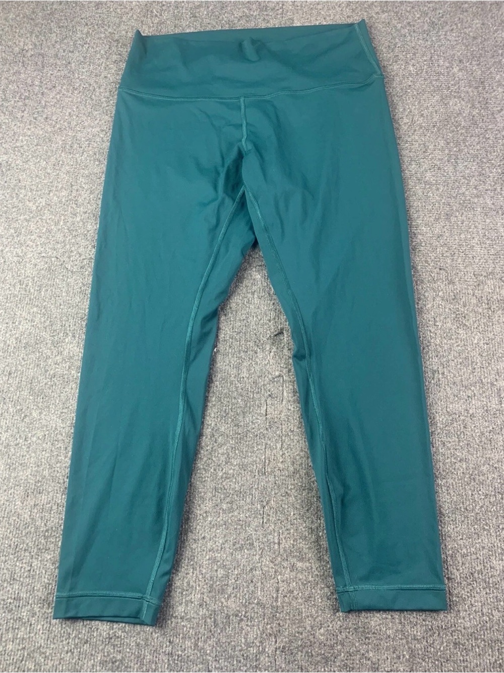 Lululemon Womens Leggings Capri Pants Size 12 Green NWOT